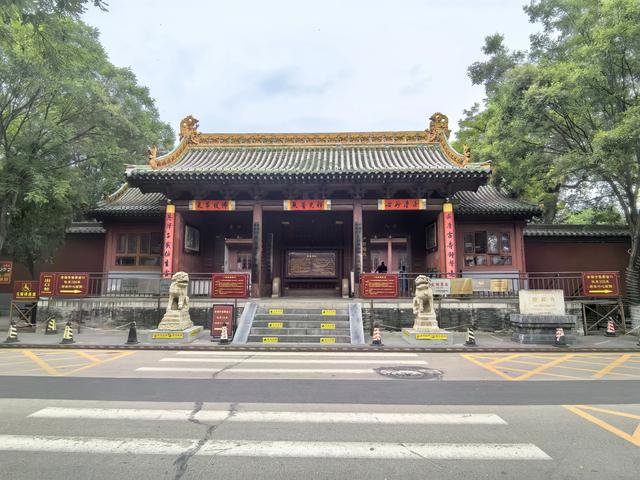 朔州古城全是夯土墙，没有刻意修复，是我看到的最原始的古城墙