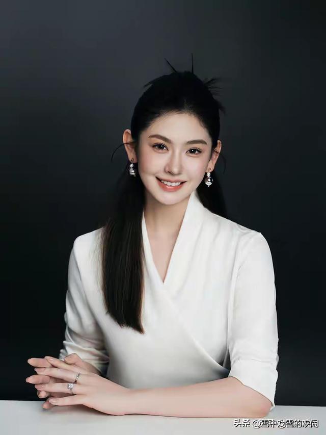 江苏徐州大学一校花，眉清目秀，温婉如玉，美到犯规，太迷人了