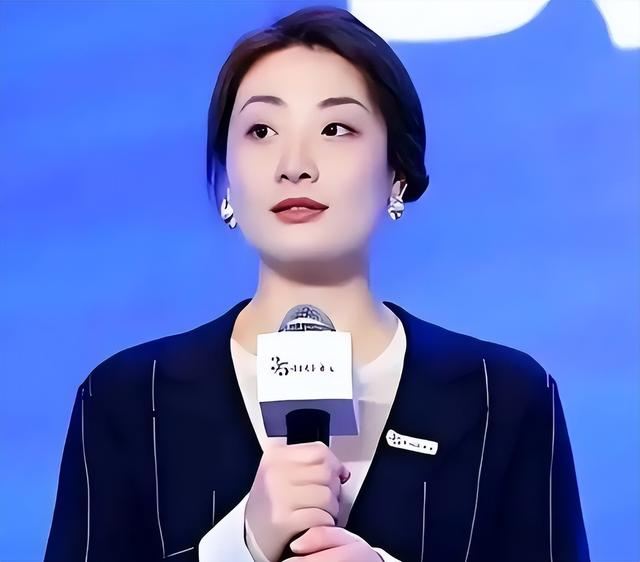宗馥莉的畸形家庭：亲爹出轨，爷奶不爱，叔叔背刺，小三夺权
