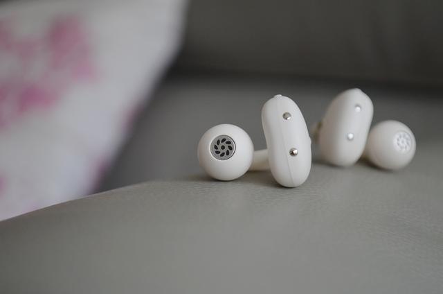 好家伙！AI风竟然吹到了蓝牙耳机，雷登A7耳夹式耳机上手试玩