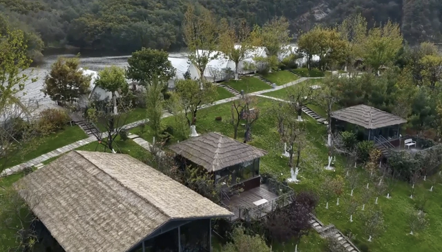 金普居然藏着这么美的公路！总台记者也来打卡拍摄