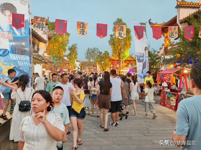 湖北云梦：万盏华灯映水街 祥云湾畔夜未央