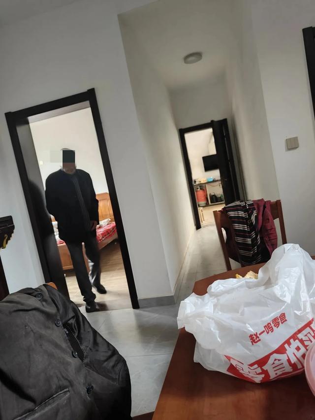 父亲落寞地说，这桶油，你拎去吧。以后，你就是想要，也拿不到喽
