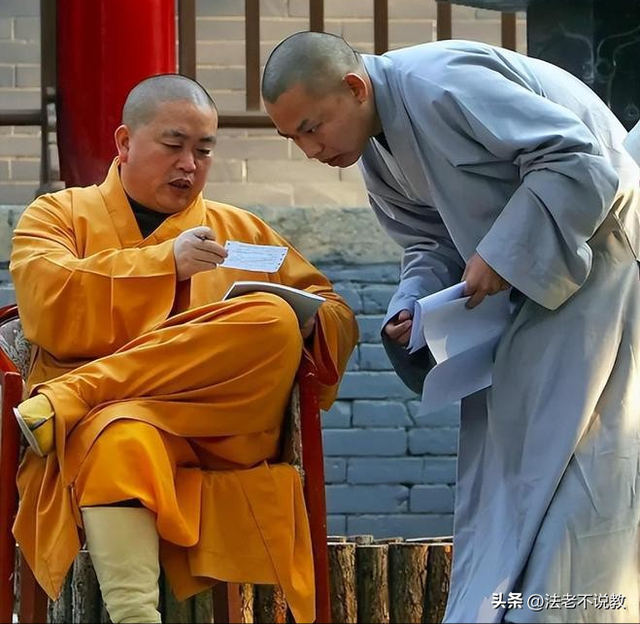 李敖没说谎，看08年李湘拜访少林寺旧照，才发现释永信面相早变了
