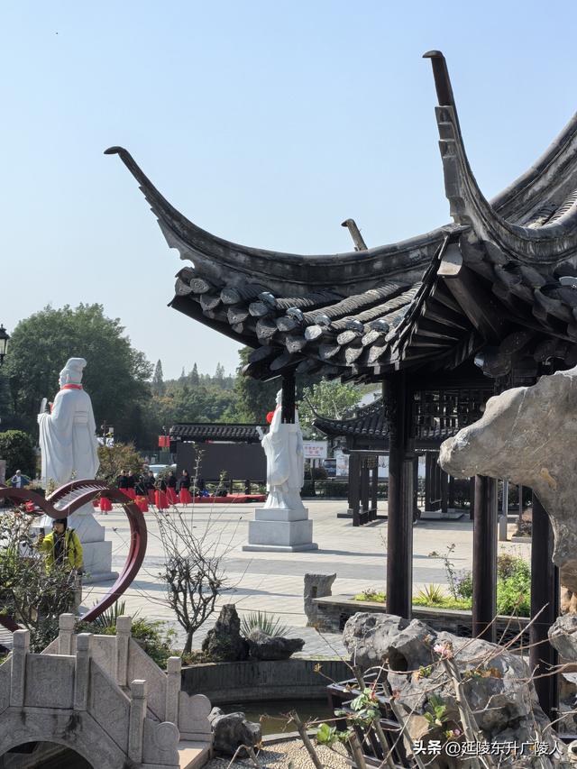 重阳登高丹阳黄连山 齐梁半壁基业地 北顾大江秋水情