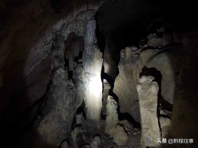 探险贵州深山原始溶洞，遇见一个躲匪洞、一座红军坟
