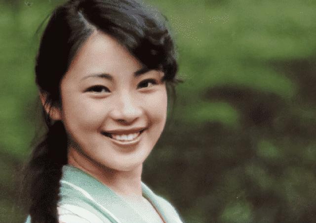同是李连杰的基因，黄秋燕的女儿和利智的女儿差距太大，令人唏嘘
