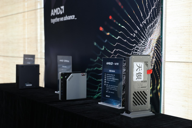 通过“生逢其时”的Mini AI工作站，AMD正在开启全民AI新时代