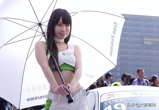 日本首相候选人出轨嫩模，情人身材火爆前凸后翘，年龄相差16岁