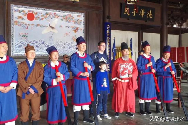 “五一”小长假就去建水：朱家花园接福纳财，临安府署顶缸、当差、赢免票