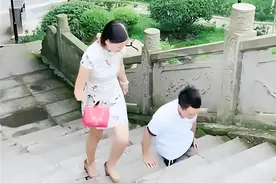 “连体夫妻”爆红后，无腿男抛弃断臂妻子，如今二人生活怎么样？图片