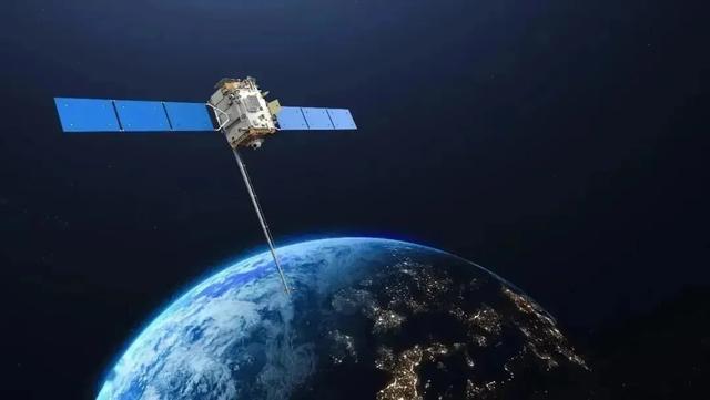 大批星链卫星突然坠落地球！中国空间站有3名航天员，怎么应对