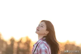 和离回娘家住茅草屋，赚钱养崽忙图片