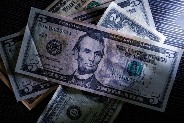 中国连续9月增持黄金释放何信号