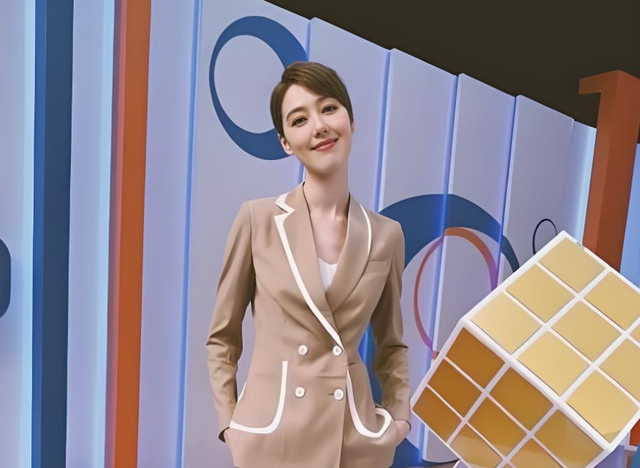 讨好大佬，陪睡上位，遭央视“开除	”	，她身上的标签哪个才是真的