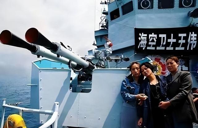 南海撞机王伟成功跳伞，为啥10万人都找不到他？直到20多年后才懂