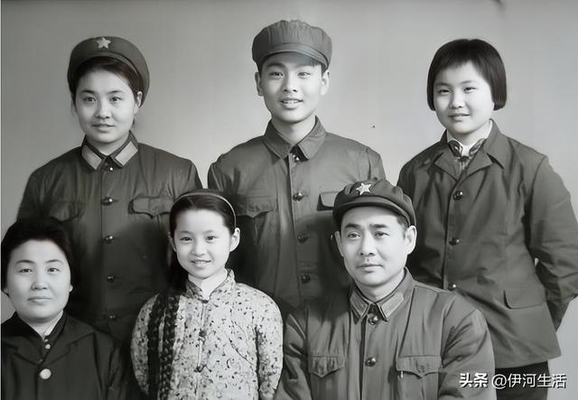 84年，大姐辞去教师工作随军，15年换6个部队，竟成了一个多面手