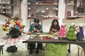 《千里江山图》莘庄钩针编结版，登进博舞台！图片