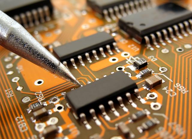 特朗普拉响倒计时，18个月后对中国征新关税，这次目标很不一般