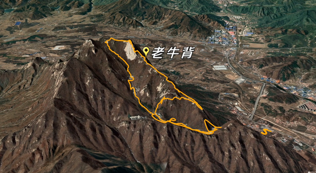 辽宁凤凰山：51岁男子坐栏杆拍照坠崖，妻子全程目睹崩溃呼救