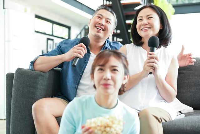 我五岁过继给大伯，如今老家搬迁补45万，大伯打电话催促我快回去