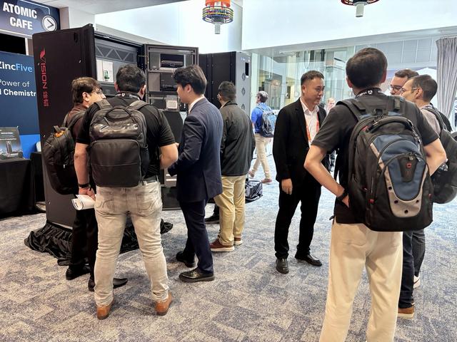 共探AI创新！雄韬股份亮相Vertiv Tech Fair 2025