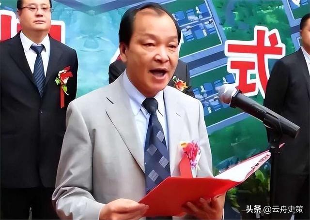一夜输1亿，一瓶酒50万，2亿豪车买来当玩具，父子败光百亿家产！