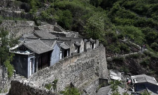 京西悬崖藏600年古镇！惊现"北方布达拉宫"央视取景地藏风水玄机