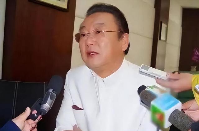 被开除军籍，持国外绿卡，骗财骗色，哪个才是蒋大为的“真面目”