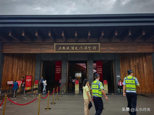 一个四A级景区的酒厂，最贵的酒要卖88万，咱买不起但免费喝得起