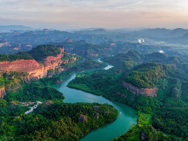 我心目中最绝的 9 大丹霞地貌，我把张掖丹霞排在了第 2，丹霞山第 6