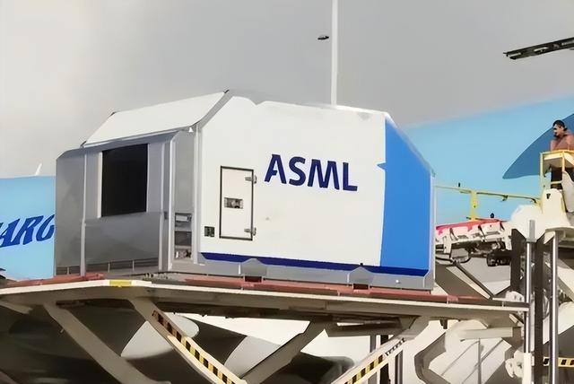 不可思议！突破芯片围堵的竟然是山寨光刻机，美国收紧限制也徒劳