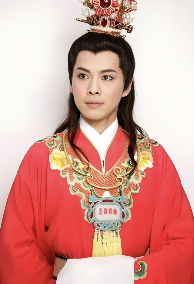 鼻子是五官之首太影响颜值了，这8位明星都败给了一个“丑鼻子”