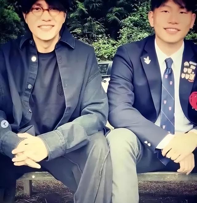 陈坤的儿子已成年，容貌开始显现母亲的基因，你们能认出像谁吗？
