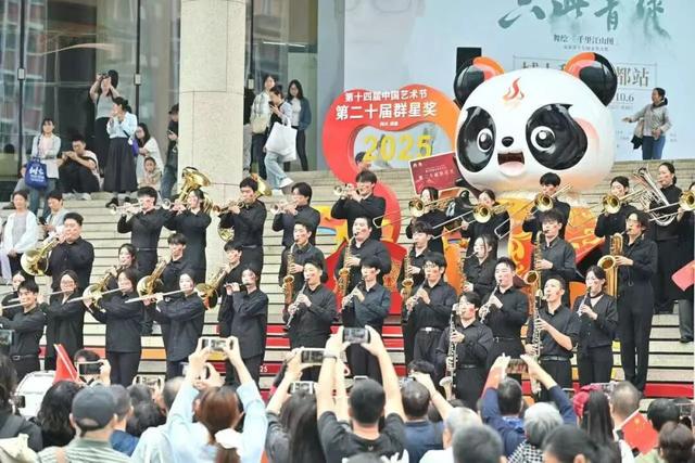 不愧是成都，火成这样！