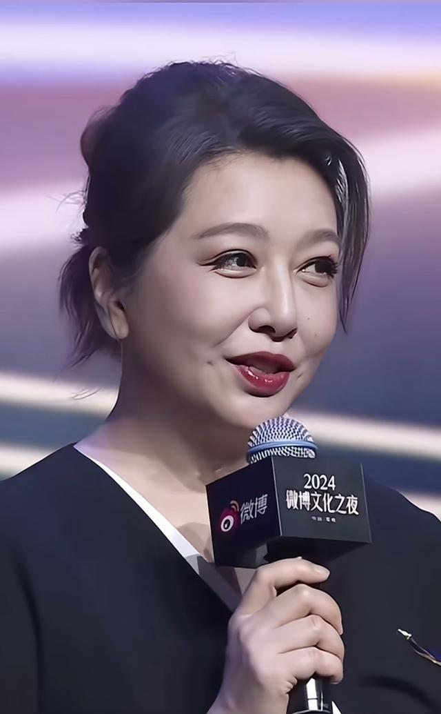 57岁江珊，身材还是那么好，越老越漂亮，靳东把最好的年纪给了她