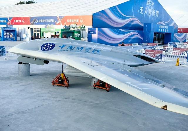 中科院闷声干大事？新款飞翼无人机低调亮相航展，或改写空战规则