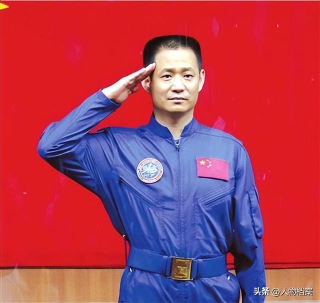 聂海胜妻子：在丈夫上太空前提出离婚，其中究竟隐藏了多少辛酸？