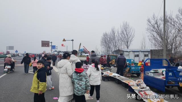 泰安：一个村350年习俗，引来万人围观，徒步成了人们的祈福方式