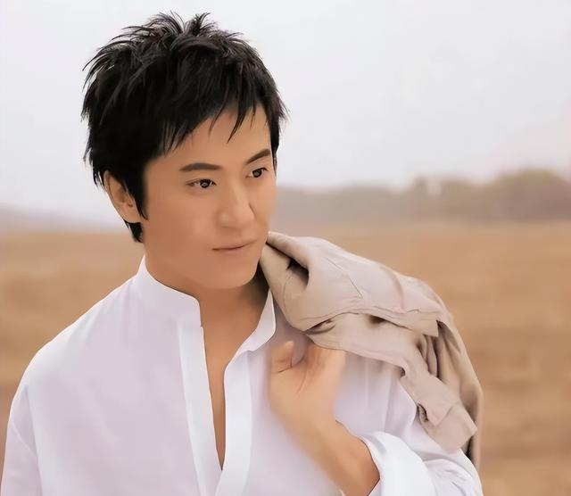 他8次上春晚，作死被捕入狱，今54岁无人问津，老搭档也断了联系 第3张