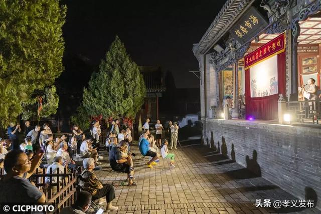 山西孝义：观皮影 享清凉