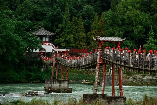 宝臧地啊！这个堪比五A级的景点千年来一直是四川盆地的守护神！