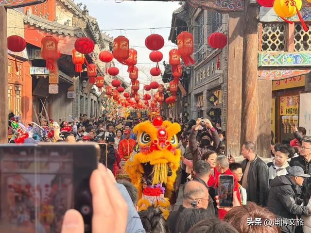 央视刷屏、“马”力全开！2026春节假期，淄博火爆出圈→
