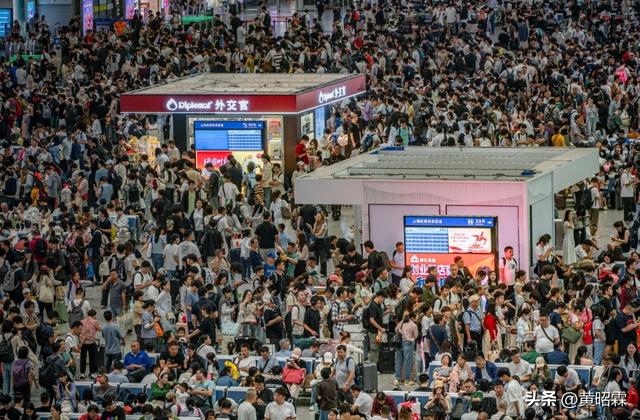 上海、南京——“沦陷”！网友：走了2亿人又来了3亿人