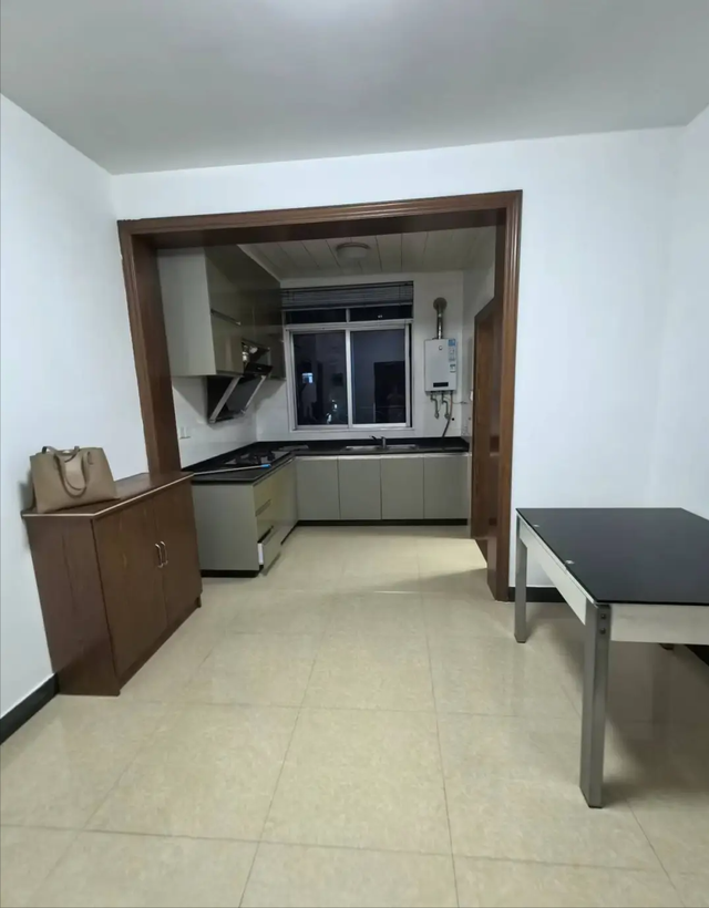 2026年，如果房价继续下跌	，中国将近一半的家庭将面临4个大麻烦