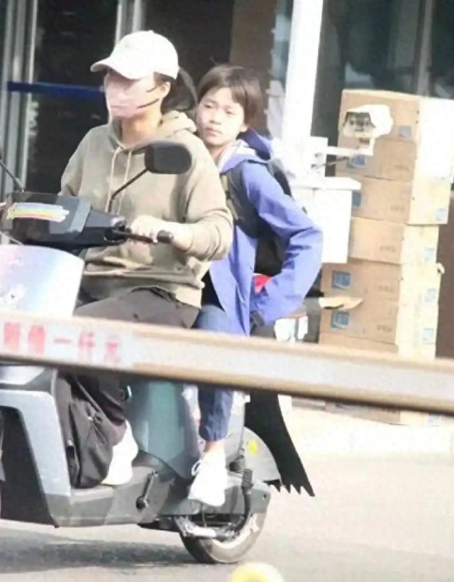 全红婵现身国家体育总局，长发造型美出新高度，陈若琳这次没来接