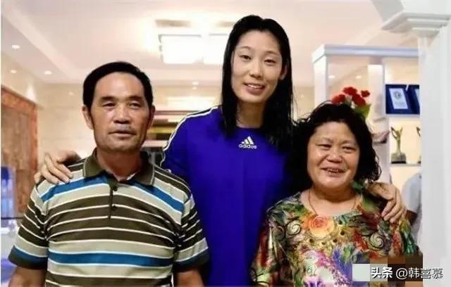 31岁朱婷回河南老家，豪车接送很低调，落选中国女排，她另有安排