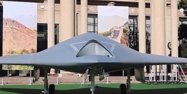 震撼！空军宣传片信息量巨大	，超大黑影掠过，轰20或许真要来了