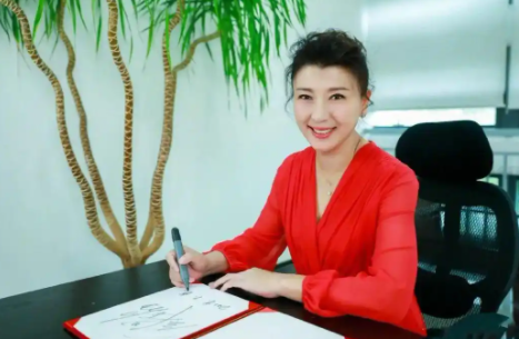 钱再多有什么用？闫学晶如今的现状，给所有53岁的女性提了个醒