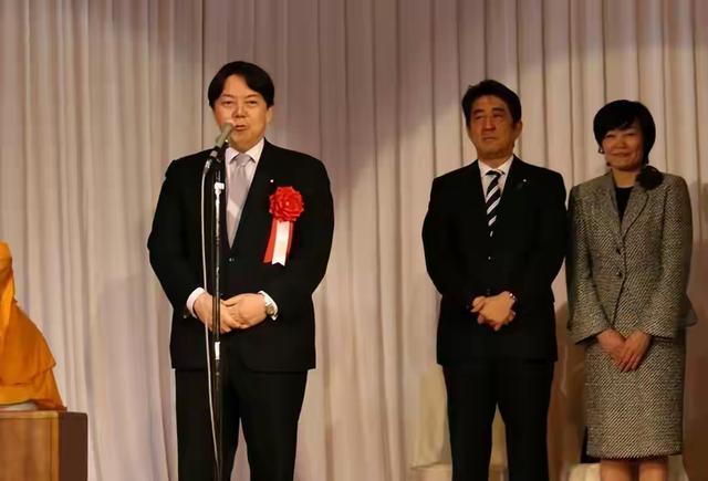 日本频繁换首相的代价是什么